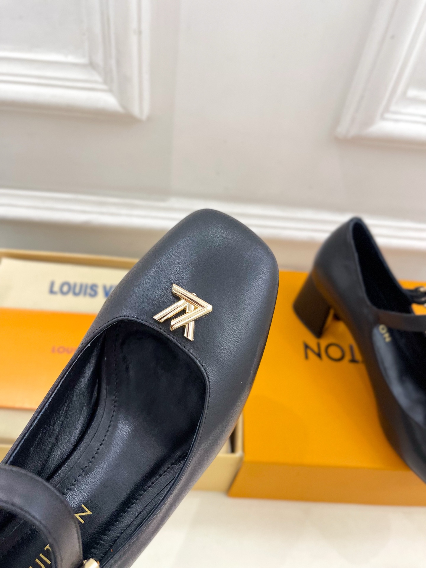 Women's high heels